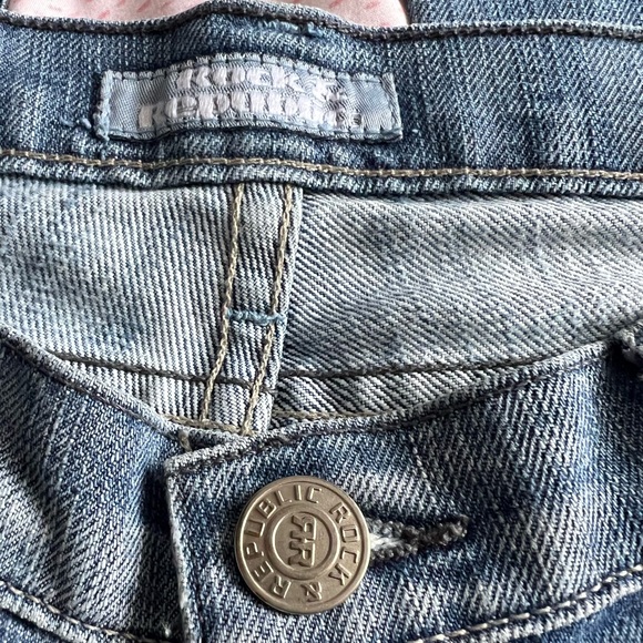 Rock & Republic Low Rise Flare Leg Jeans Fleur-di-lis Embellishment SZ 26 Y2K - Picture 10 of 15